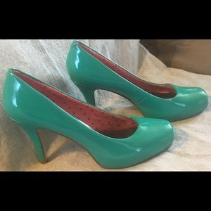 Madden Girl Aqua Pumps (Getta) Size 7